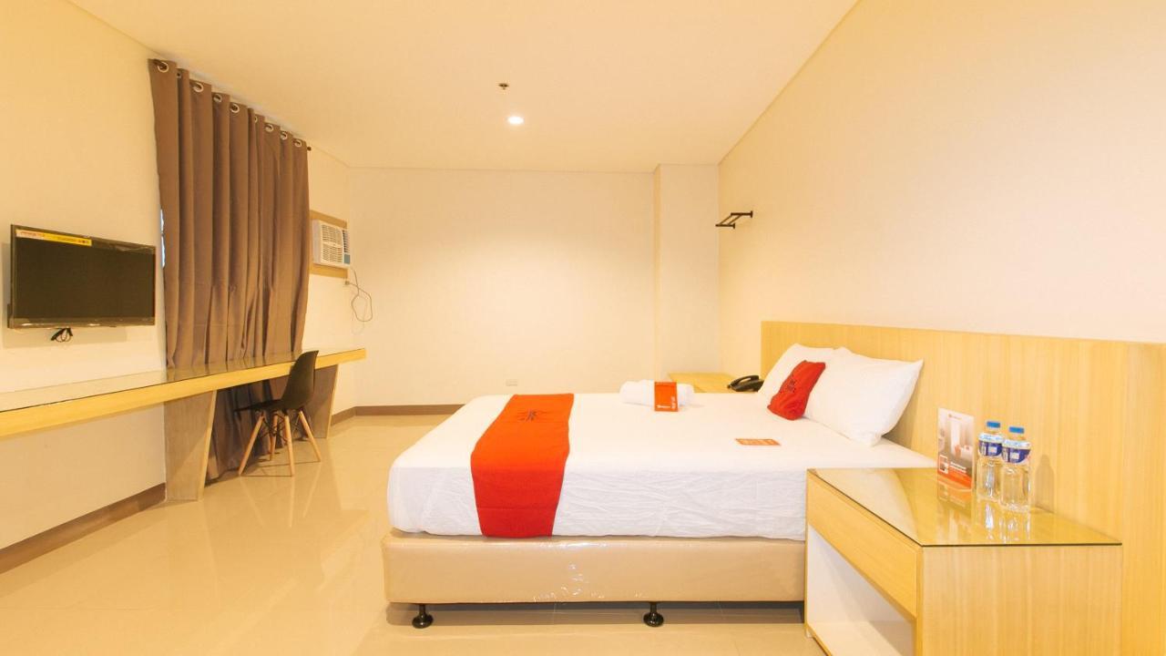 Reddoorz Plus @ Kaizen Suites Taft Avenue Манила Екстериор снимка