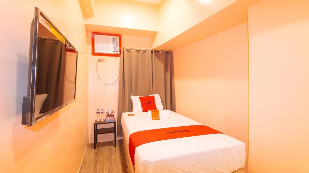 Reddoorz Plus @ Kaizen Suites Taft Avenue Манила Екстериор снимка