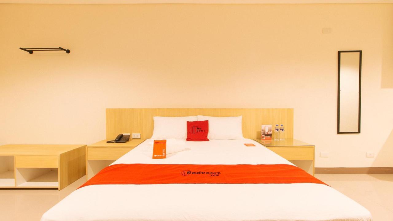 Reddoorz Plus @ Kaizen Suites Taft Avenue Манила Екстериор снимка