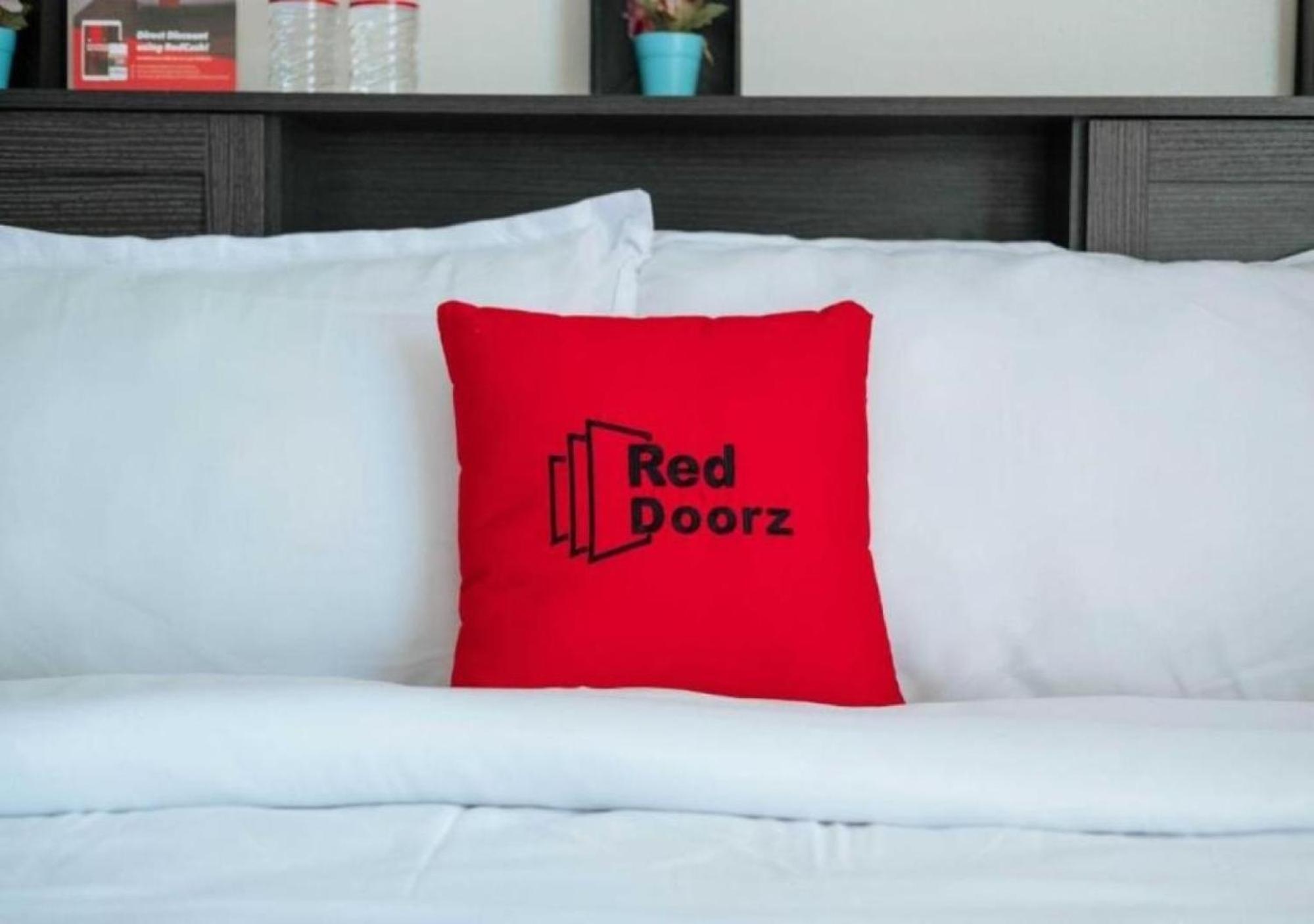 Reddoorz Plus @ Kaizen Suites Taft Avenue Манила Екстериор снимка